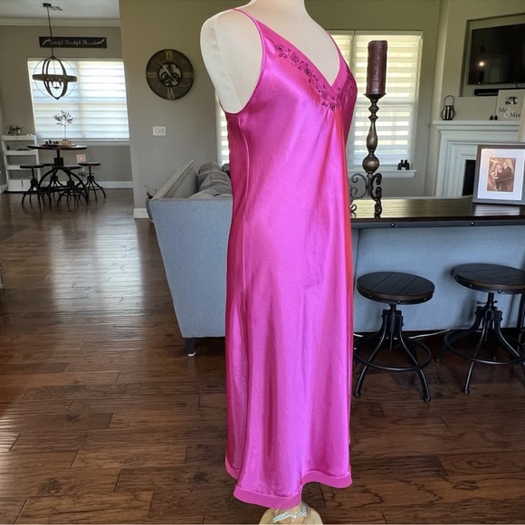 Morgan Taylor Pink Satin Long Night Gown Small Slip Dress Chemise Wet Look - Picture 9 of 11